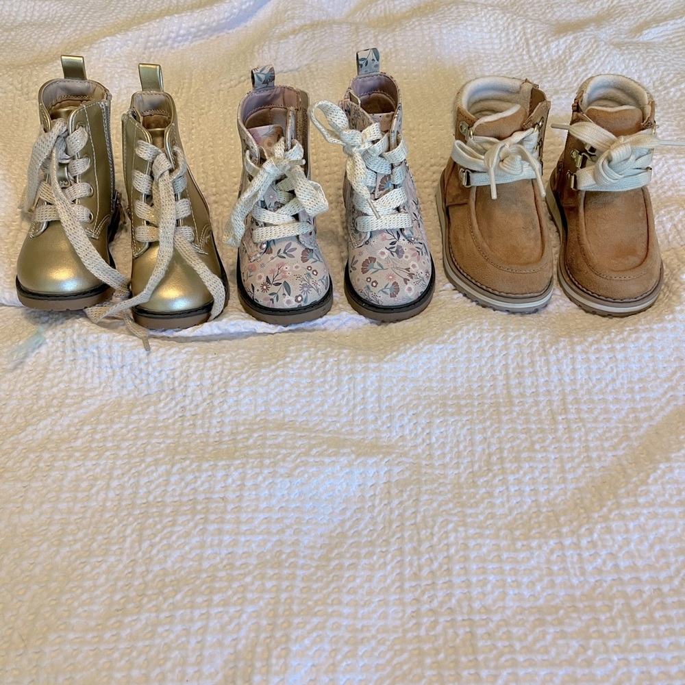 Bundle of cat and jack booties
